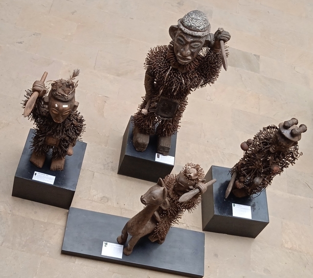 アフリカ 呪物 バコンゴ Nkisi ンキシ ンコンディ 置物 人形 木彫り 