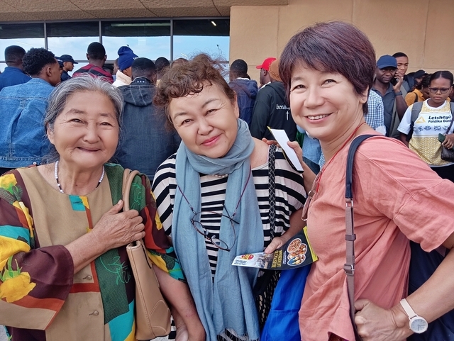 mama watatu stationi.jpg