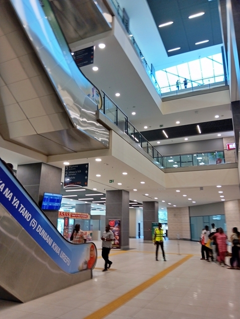 ndani ya stationi.jpg