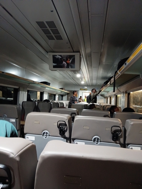 ndani ya train economy.jpg
